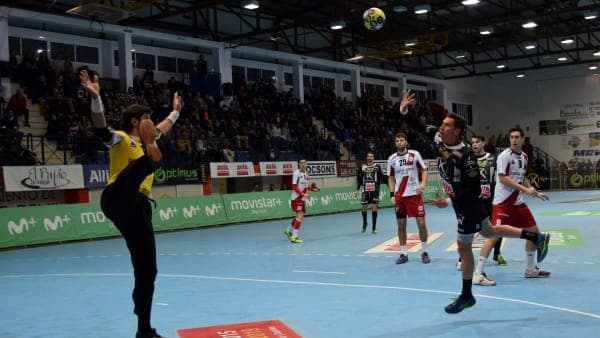 El Ángel Ximénez – AVIA suma una nueva derrota ante el BM Logroño (25-32)